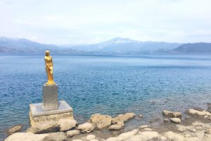 田沢湖のたつこ像