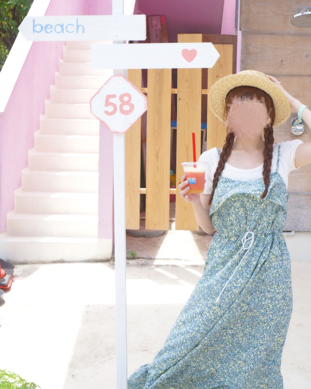 ピンクのLOVEがかわいい♡恩納村のインスタ映えジュースバー『マジェンタンブルー』