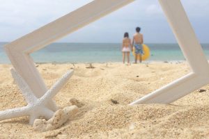 リザンシーパークホテル谷茶ベイのプライベートビーチへ