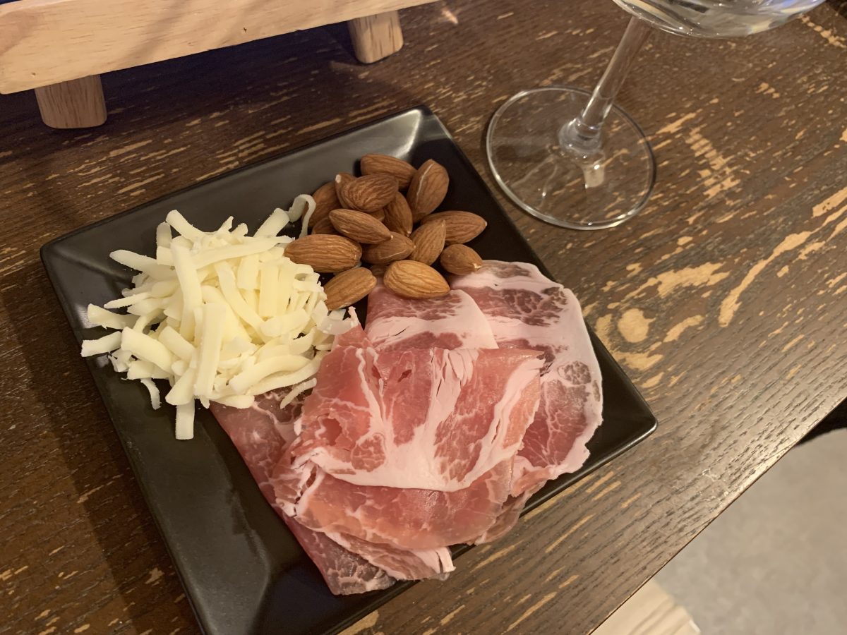白ワインとおつまみ
