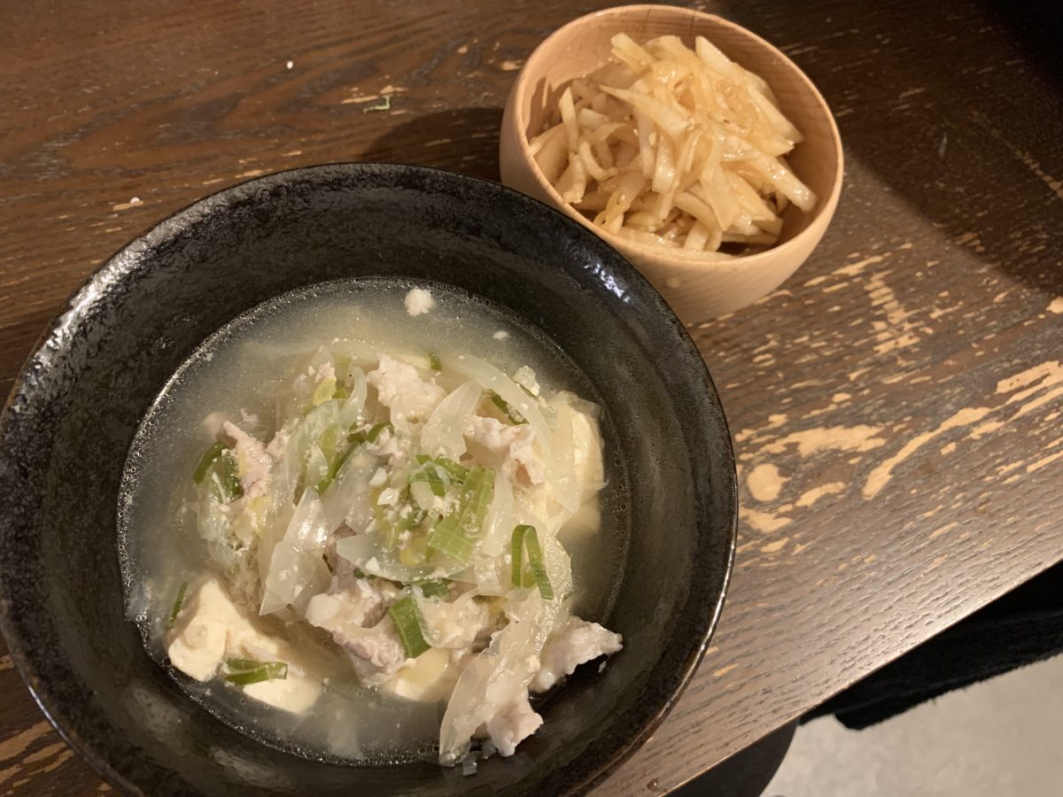 豆腐と豚肉のネギ塩スープ煮、大根の中華胡麻サラダ