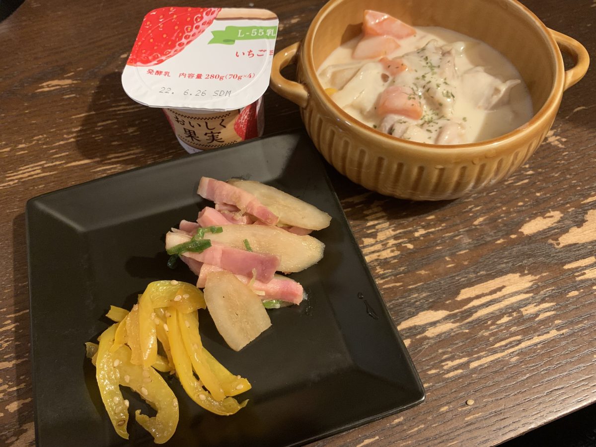 パプリカの中華炒め、ごぼうとベーコンのバター醤油、クリームシチュー