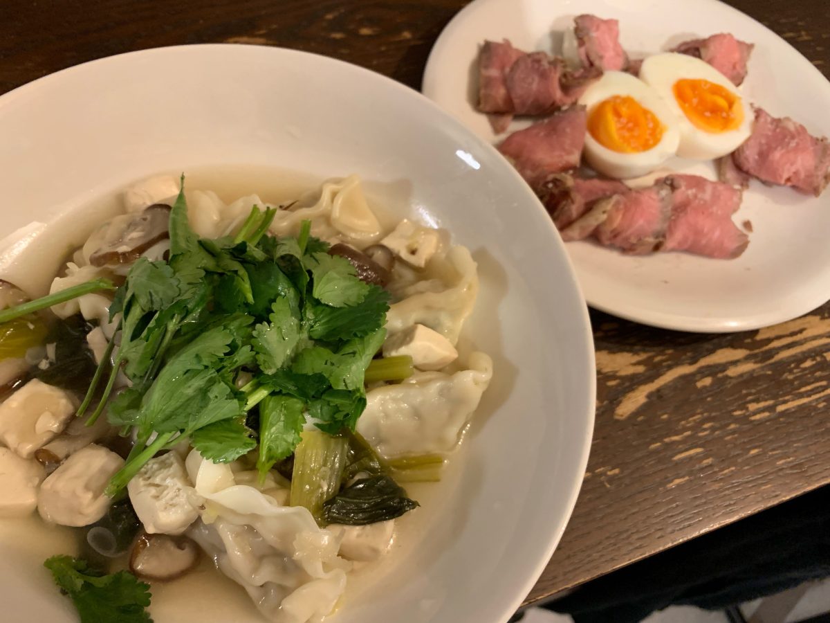 水餃子スープにパクチー