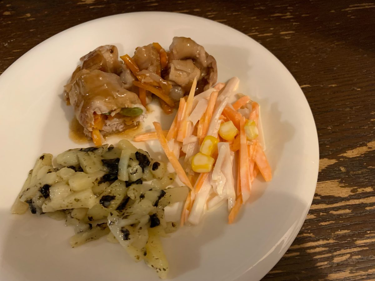 野菜の肉巻き、にんじんとハムのマヨサラダ、のり塩ポテト