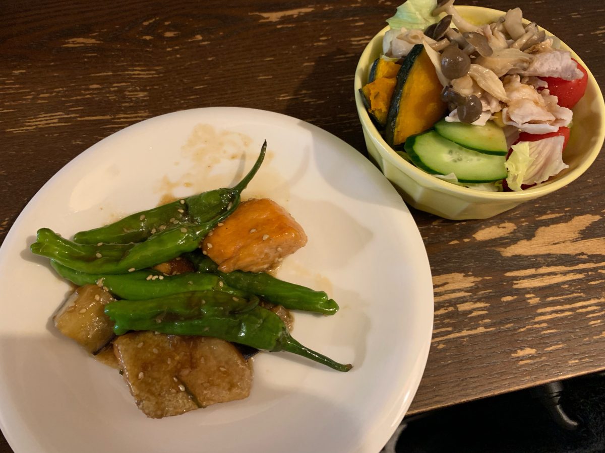 かぼちゃの肉サラダ、鮭とオクラの甘辛煮