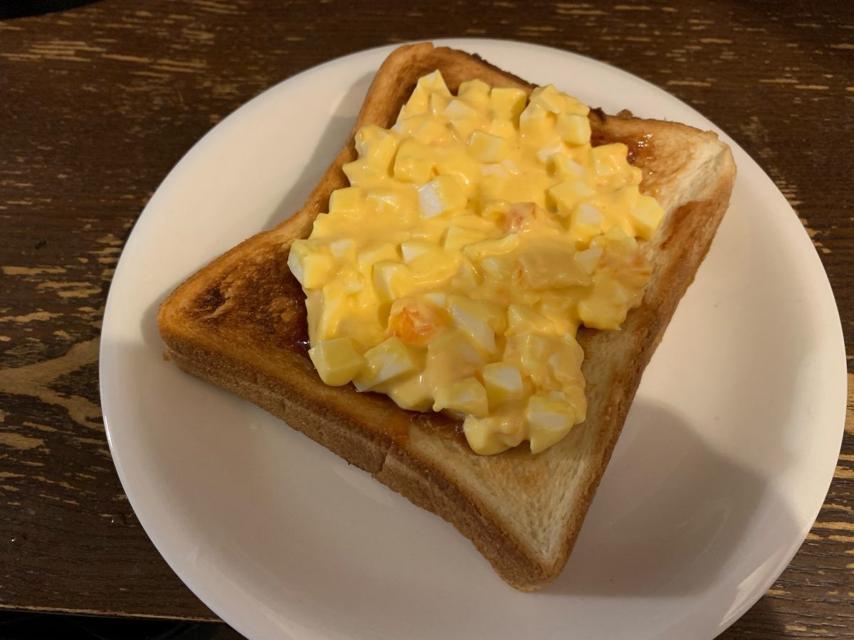 卵サラダいちごジャムトースト